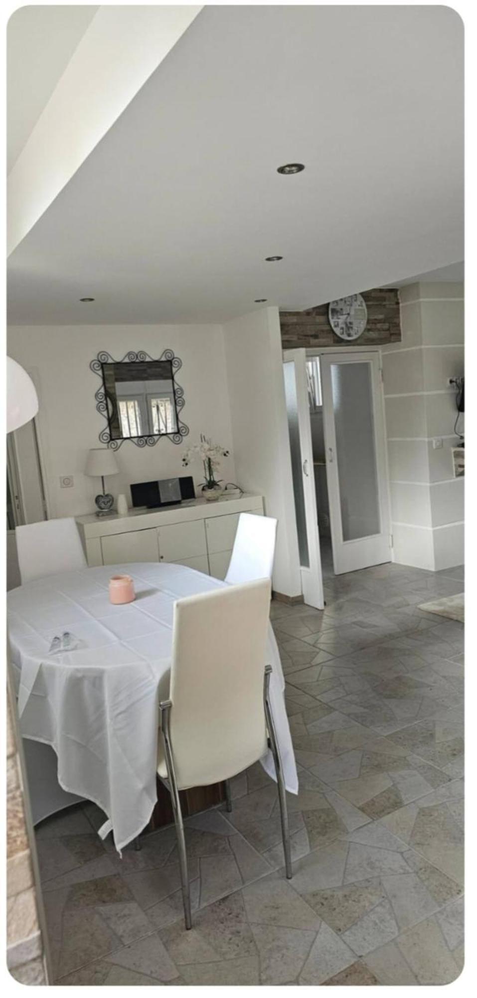 Apartment Luxurious Center Five Minutes From *