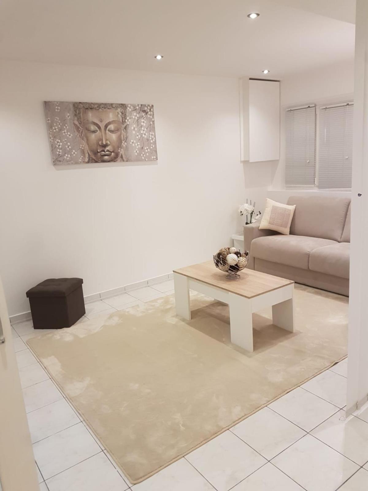 Luxurious Center Five Minutes From Apartment *
